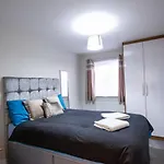 Holden Court Apartment - Apt 1