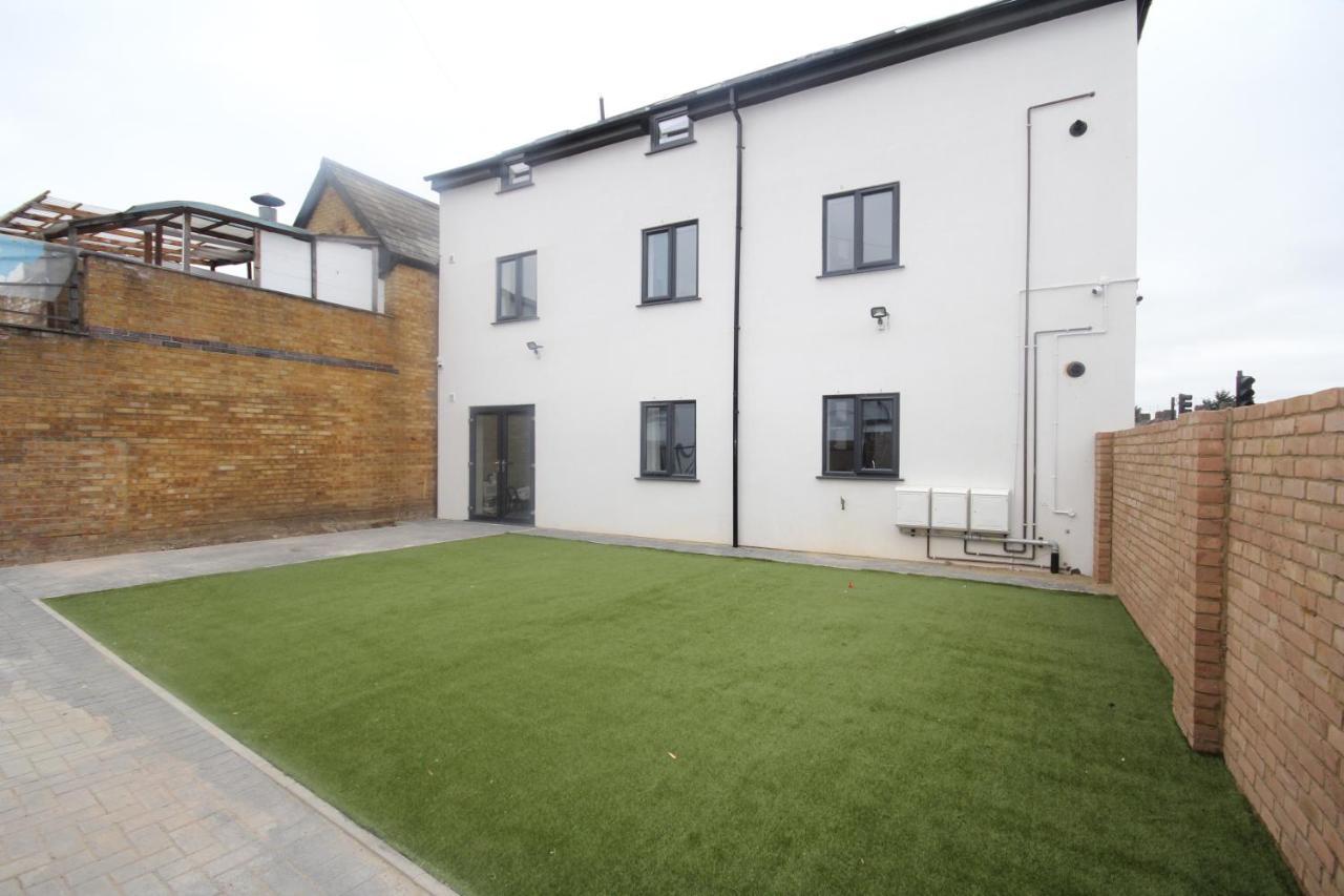 Holden Court - 1 Apartment *