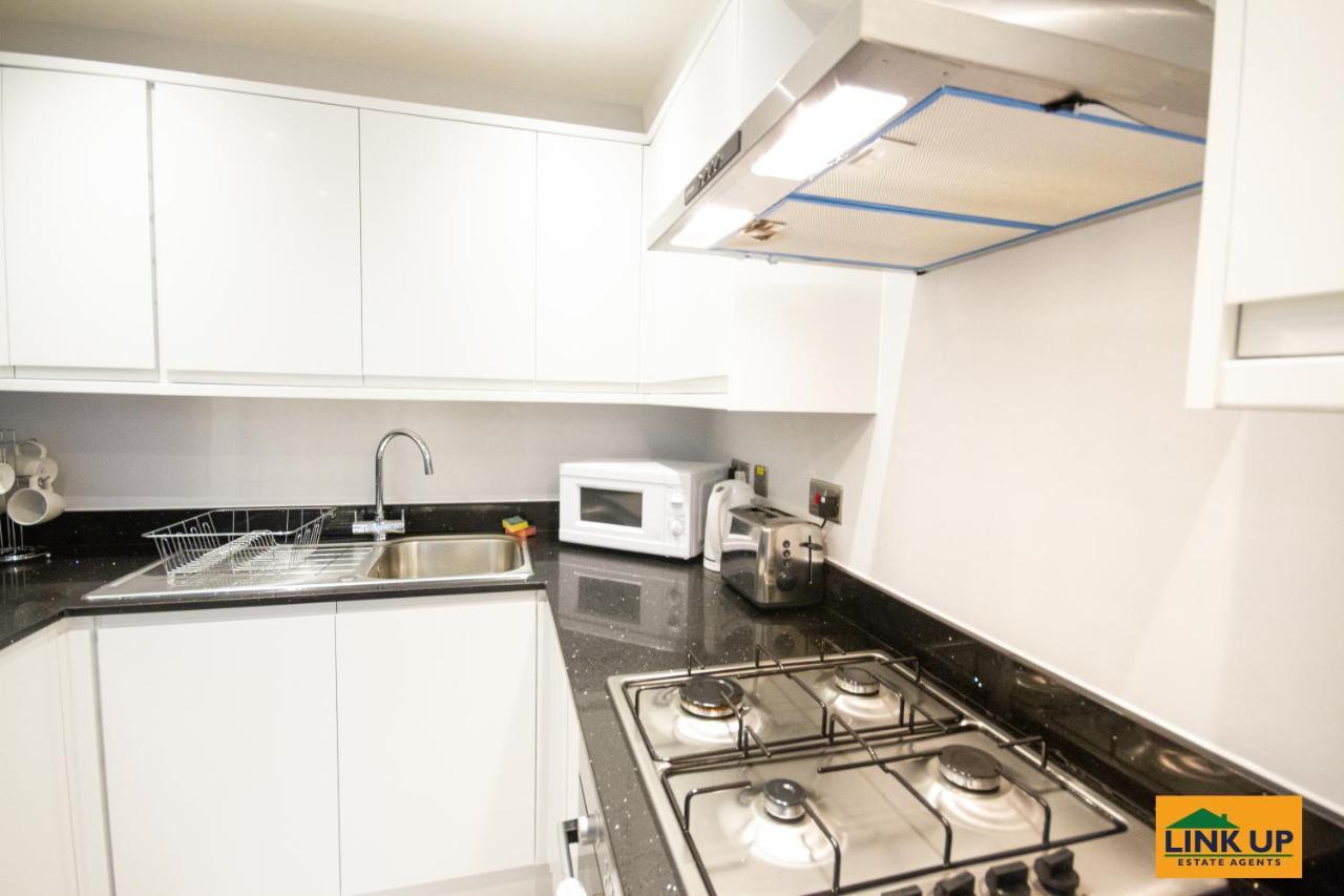Holden Court - 1 Apartment *