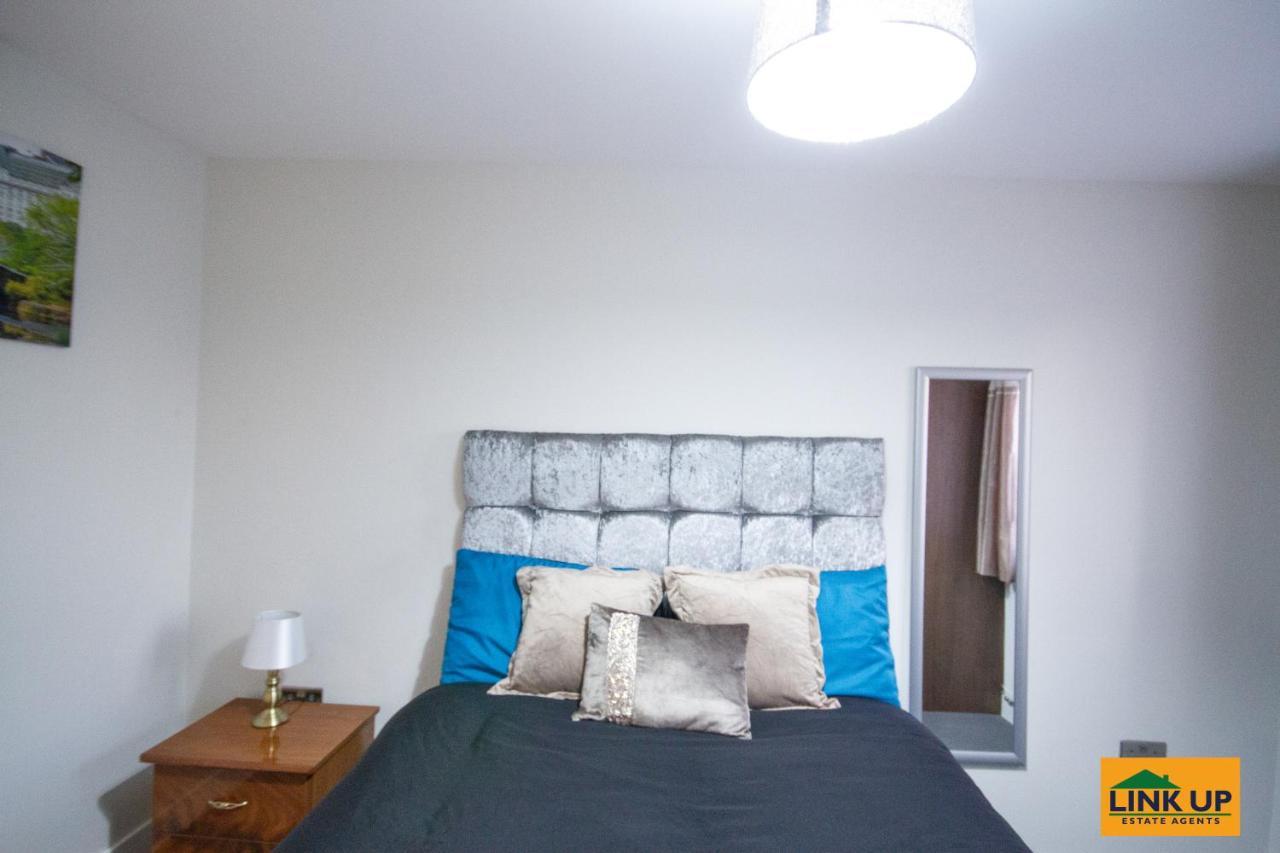 Holden Court - 1 *